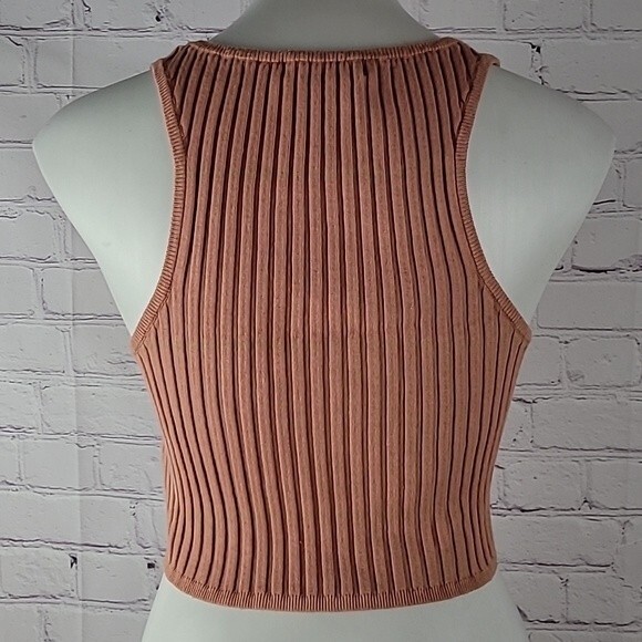 Forever 21 Pink ribbed sleeveless crop top tank. Size Large. - Picture 3 of 4